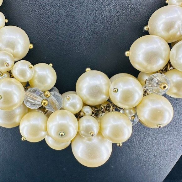 Signed J Crew Gold Tone Faux Pearl Cluster Clear Lucite Beaded Statement Necklac - Picture 3 of 8